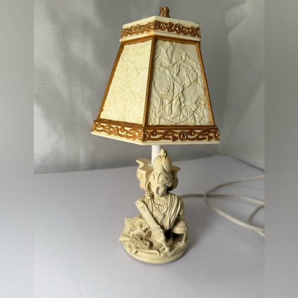 Vintage Knight Lamp 6 Panel Decorated Lithophane Shade With Finial Resin Soldier - Picture 1 of 7